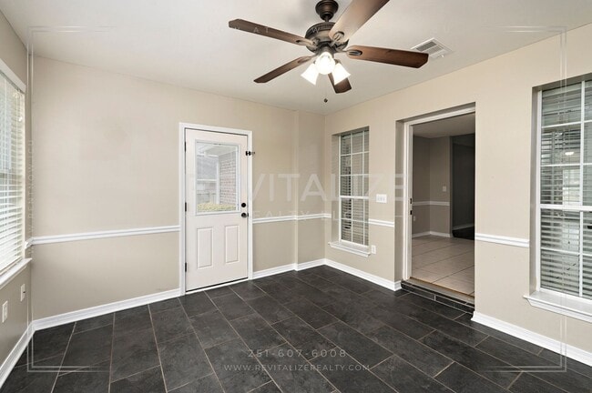 Building Photo - Gorgeous 3 Bed 2 Bath Brick Cottage on Corner Lot