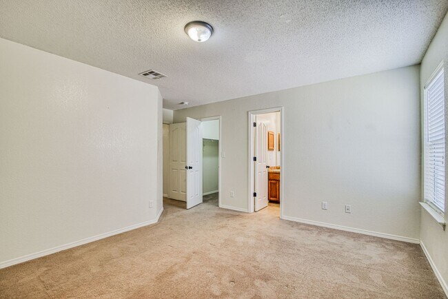 Building Photo - Near Ft. Bliss!
