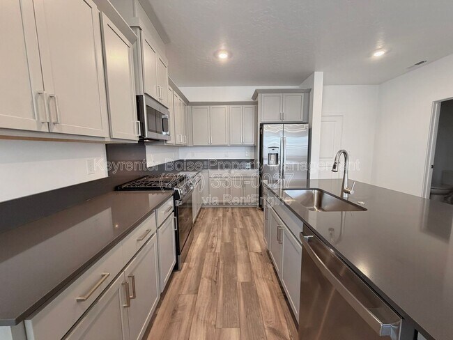 Building Photo - 4100 W Cirrus Ln