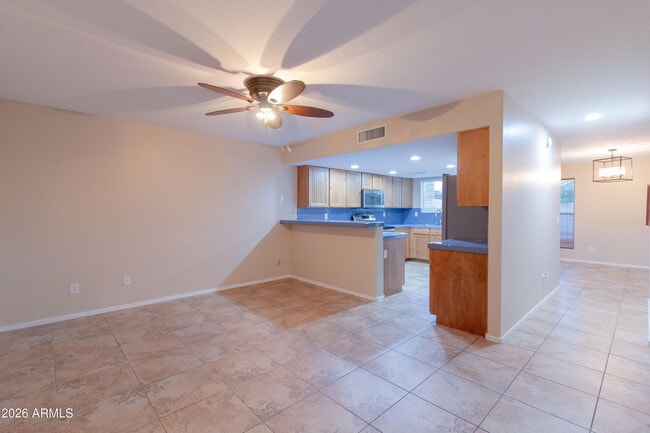 Building Photo - 506 E Utopia Rd