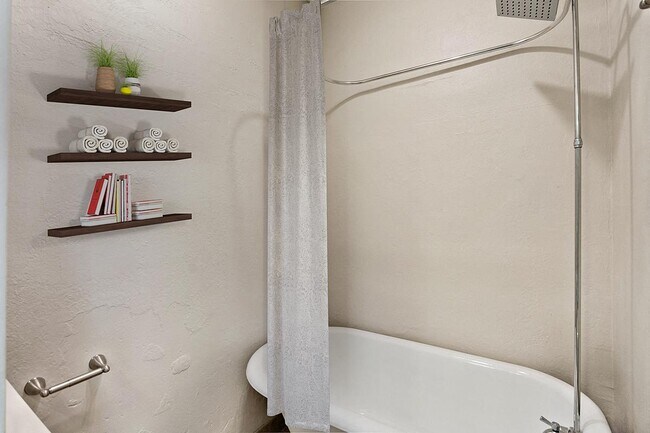 Building Photo - 1671 Washington