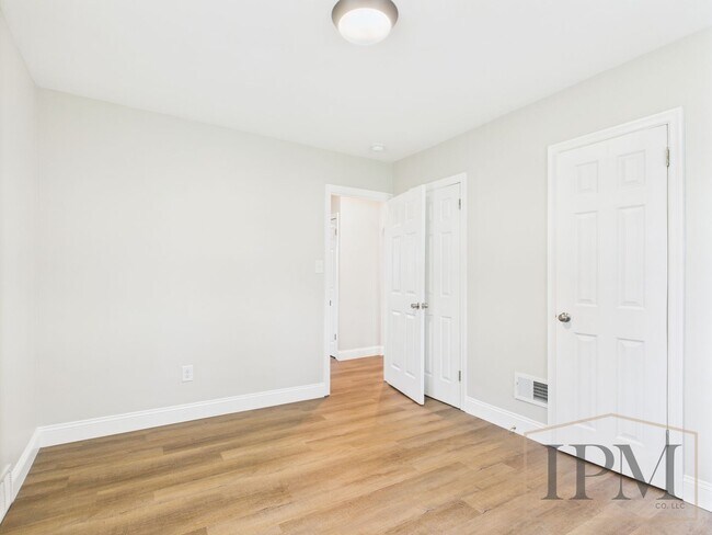 Building Photo - Available Now! Beautiful 3 Bedroom 2 Bath ...