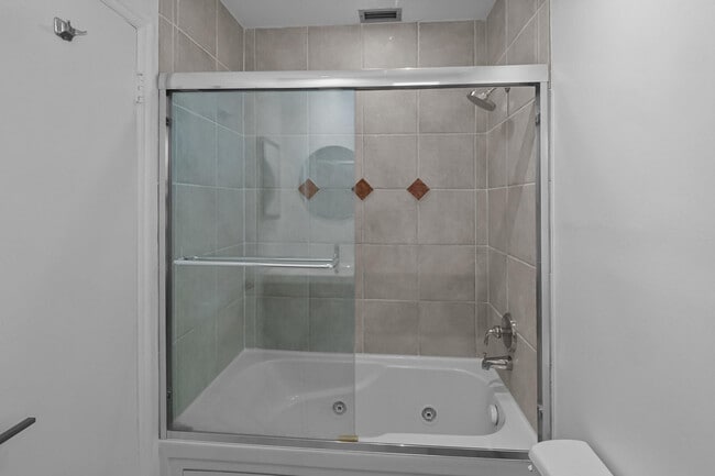 Building Photo - 2608 NE 12th St