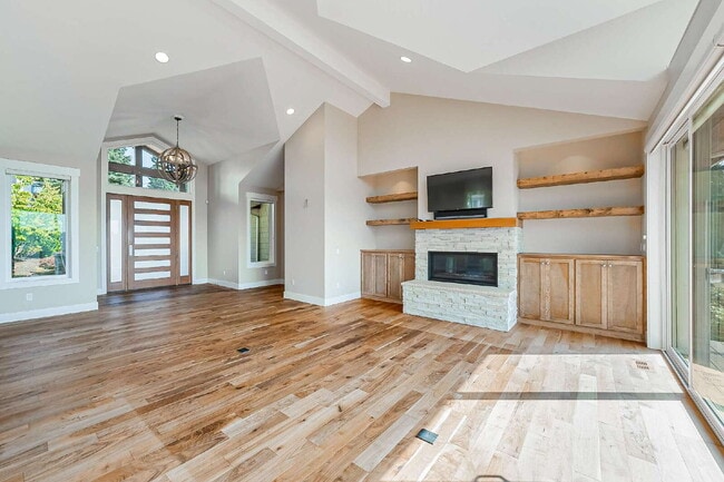 Building Photo - Captivating Rental Home perched above the ...