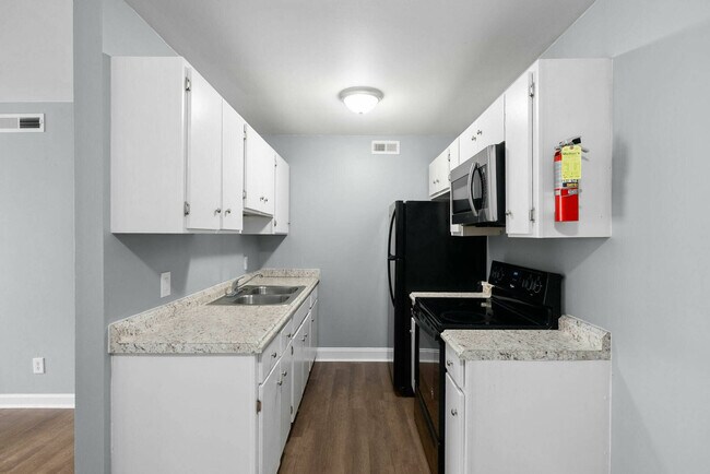 Building Photo - 607 Park Ave