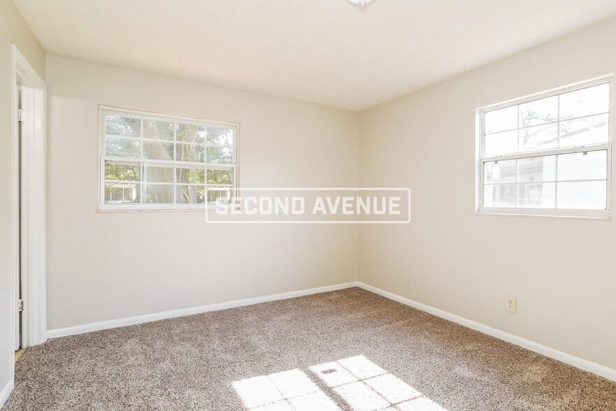 Building Photo - 5033 Locksley Ave