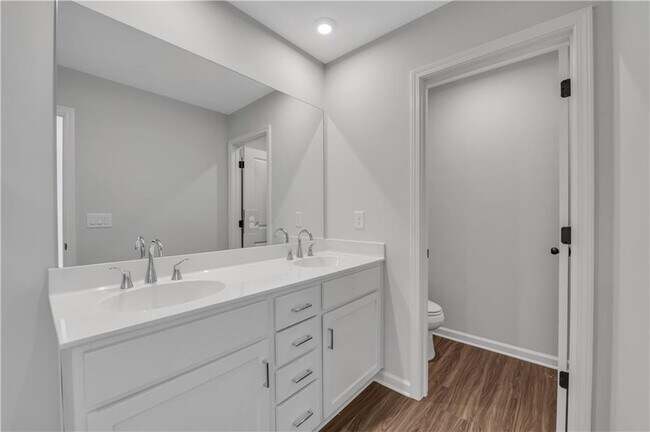 Building Photo - 845 York Aly