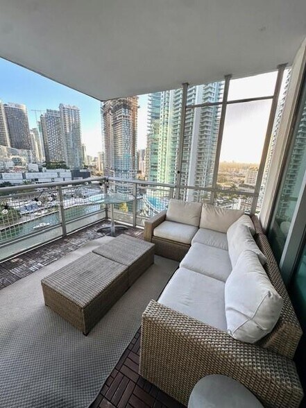 Building Photo - 350 S Miami Ave