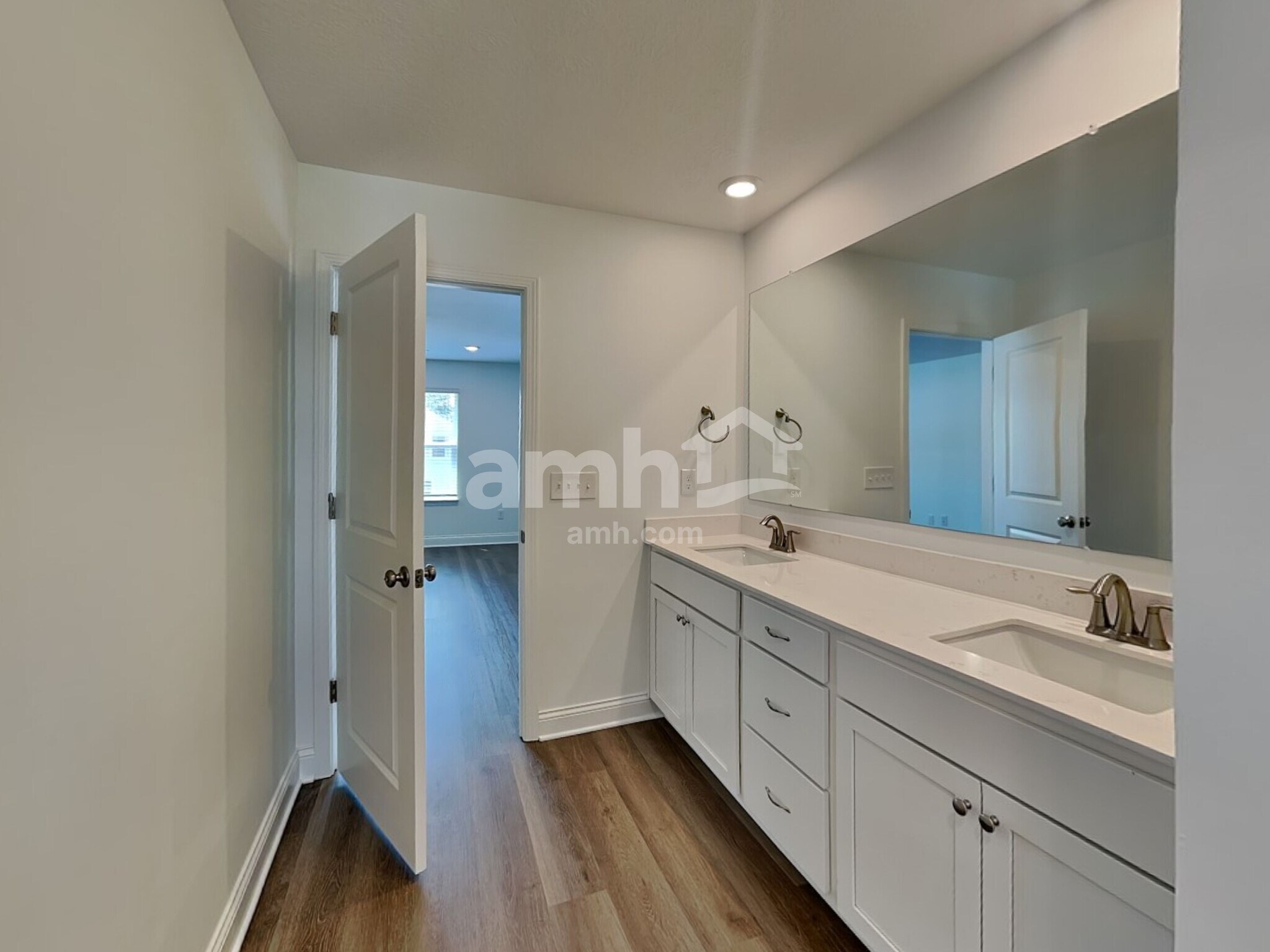 Building Photo - 305 Pne Hl Ct