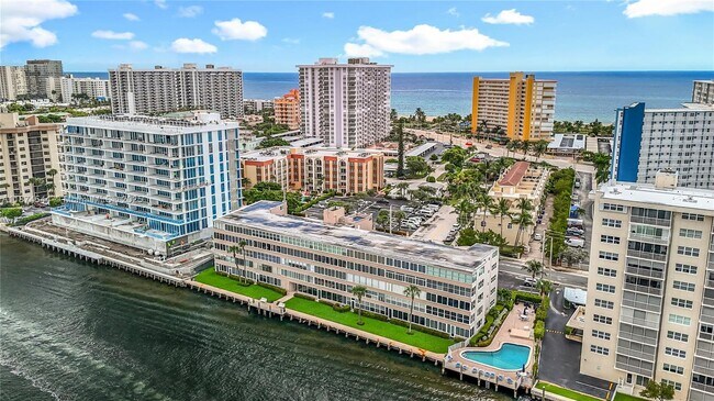 Building Photo - 401 N Riverside Dr