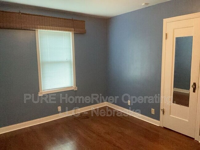 Building Photo - 1302 S 51st Ave