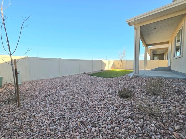 Building Photo - 1913 Conejos Pl