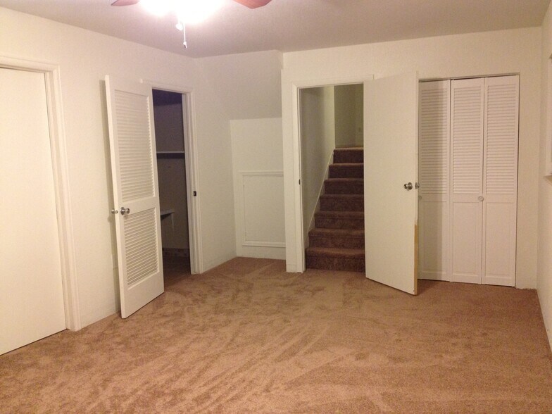 Building Photo - 3004 Southmoor Ct