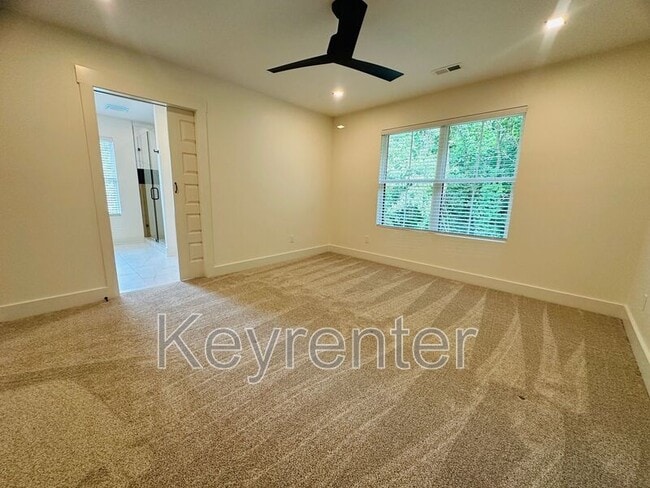 Building Photo - 1406 Lantana Ln NW