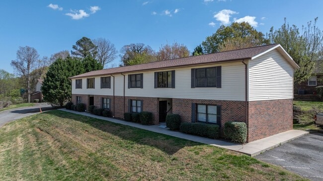 Building Photo - Newly Remodeled 1 Bedroom Condo in Prime Location! No Pets