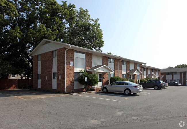 Primary Photo - The Townhomes at Highland Glen
