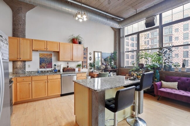 Building Photo - 521 S 7th St