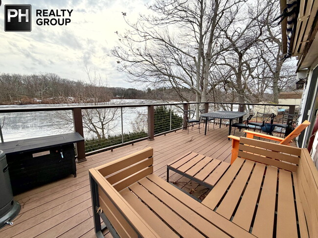 Building Photo - 157 Riverview Ave