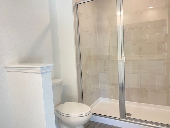 Building Photo - Almost New 3/2/1 Modern Townhome!