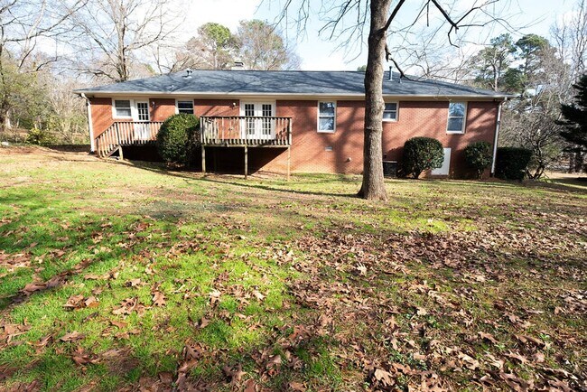 Building Photo - 125 Honeytree Dr