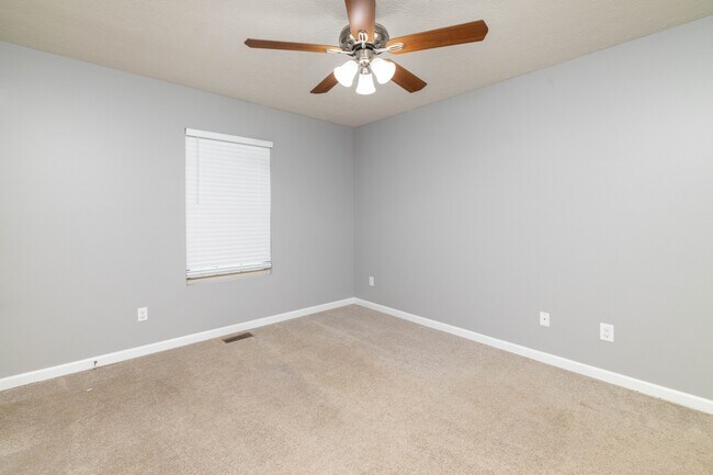 Building Photo - 2013 Paris Rd