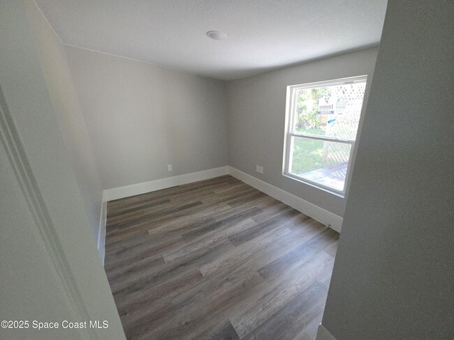 Building Photo - 417 Dove Ave