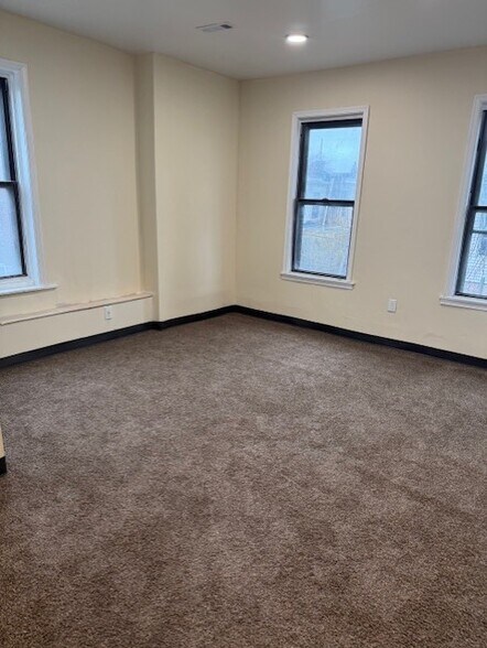 Building Photo - 5712 Arch St