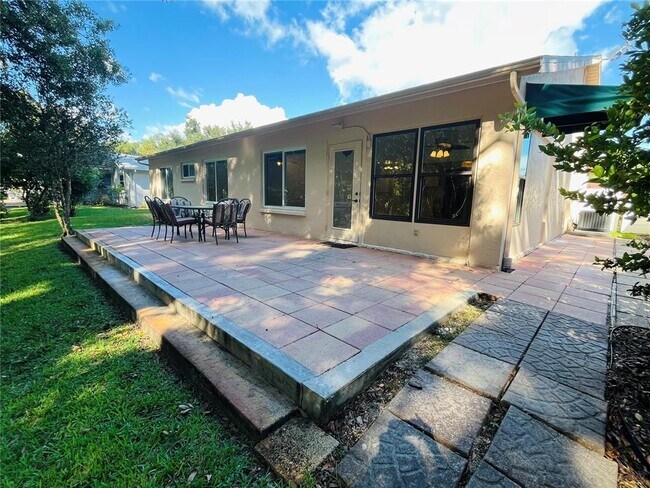 Building Photo - 1144 Lanyard St