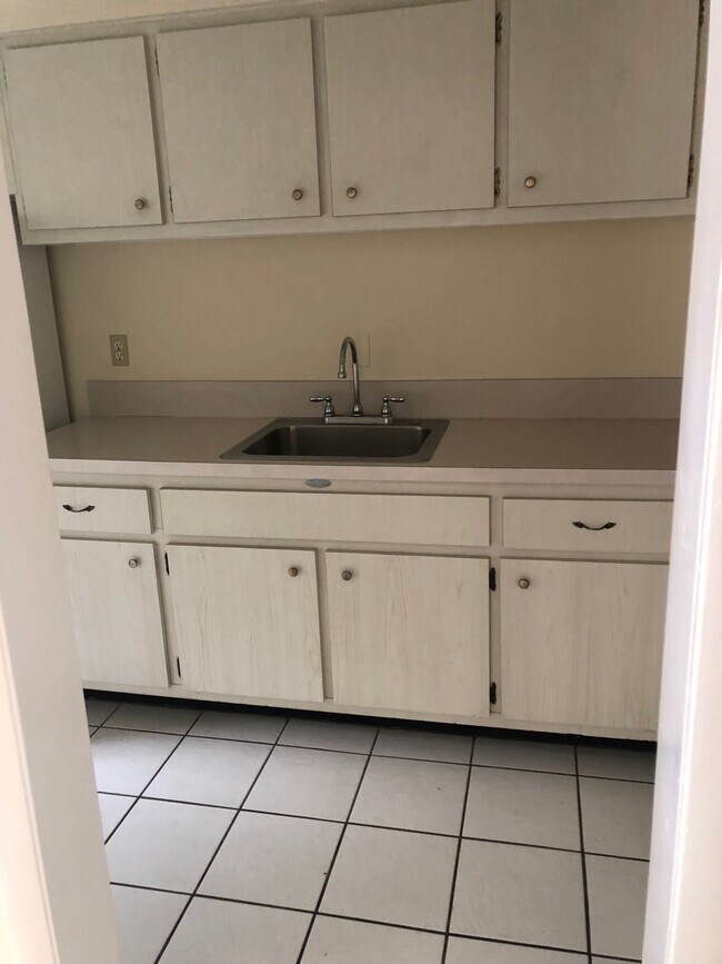 kitchen - 4900 Bayview Dr