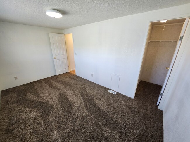 Building Photo - Convenient and Comfortable North Reno Rental