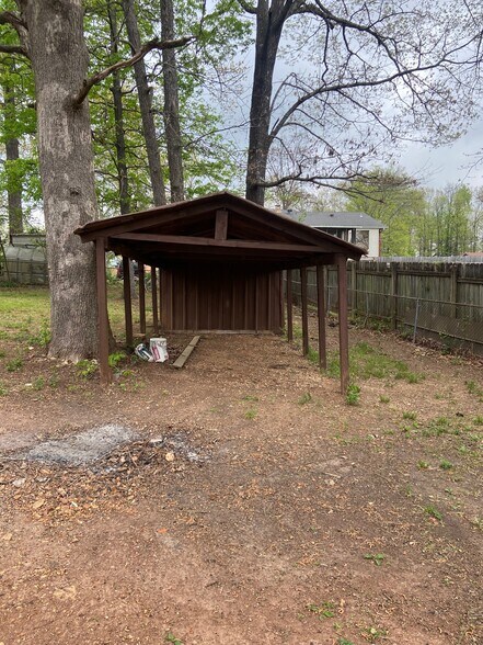 Building Photo - 1826 Eastridge Dr