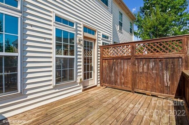 Building Photo - Ayrsley townhome living