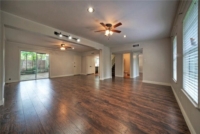 Building Photo - 2105 Rabb Rd