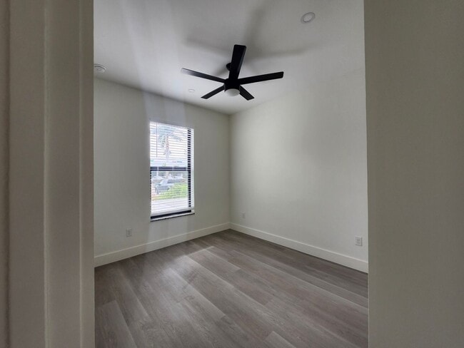 Building Photo - Brand New Duplex