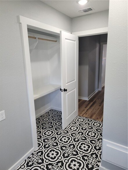 Building Photo - 12877 E State Hwy 21