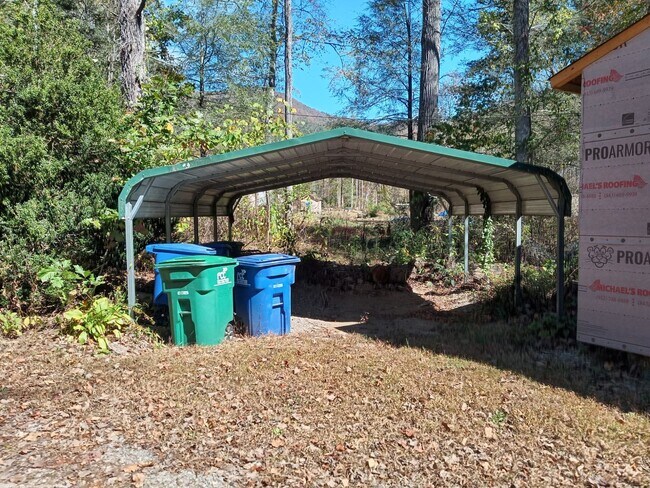 Building Photo - Beautiful One Bedroom Cabin on your own Pr...