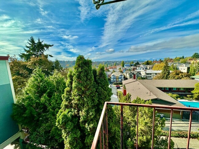 Building Photo - 3635 Fremont Ave N