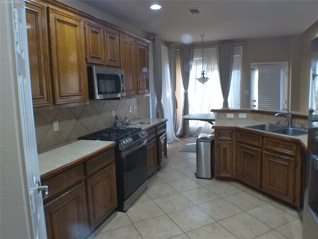 Building Photo - 20207 Emerald Cliff Ln