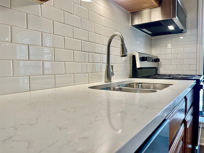 Building Photo - 1311 Antoine Dr