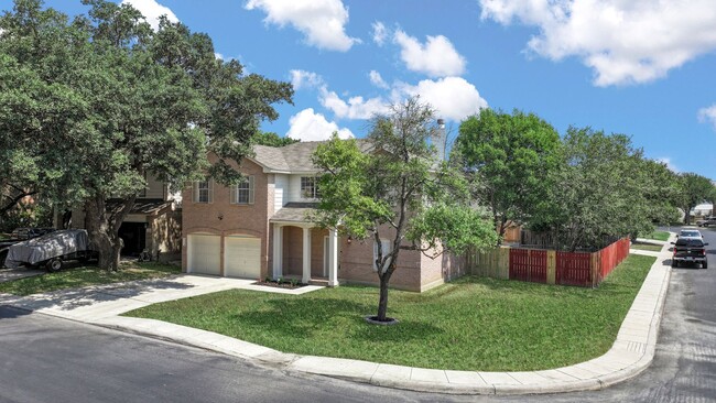 Building Photo - Beautiful updated two-story home w/4 Bedrooms