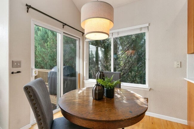 Building Photo - 8100 Lighthouse Ln