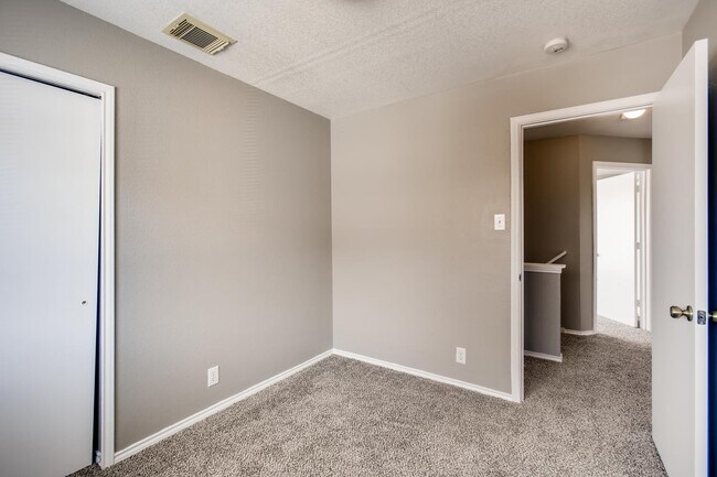 Building Photo - 4BR/2.5 Bath near the San Antonio Medical Center!!!