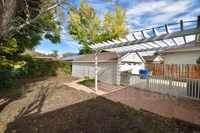 Building Photo - 1583 Princeton Ave S