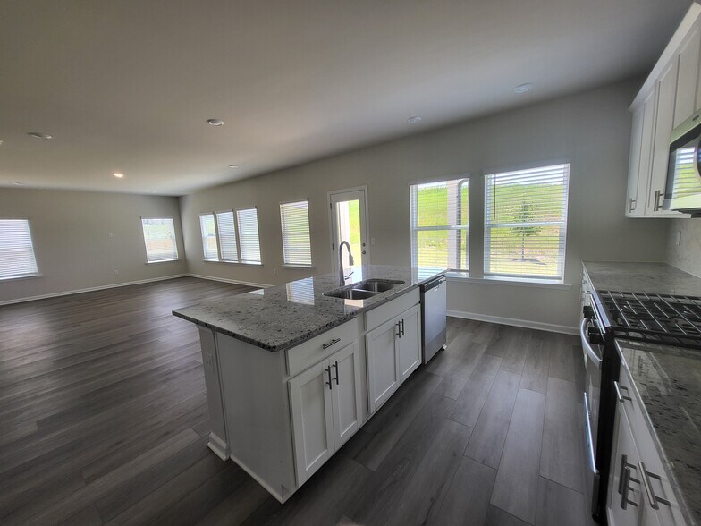 Lots of Natural Light - 250 Sope Creek Cir