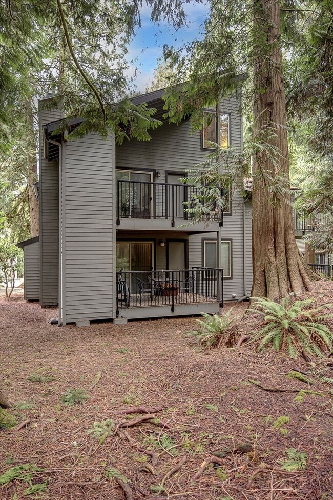 Building Photo - Updated 2 bed Downtown Redmond Condo w/Pool and EV Charging