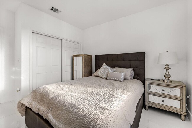 Building Photo - 1205 SW 146th Ct