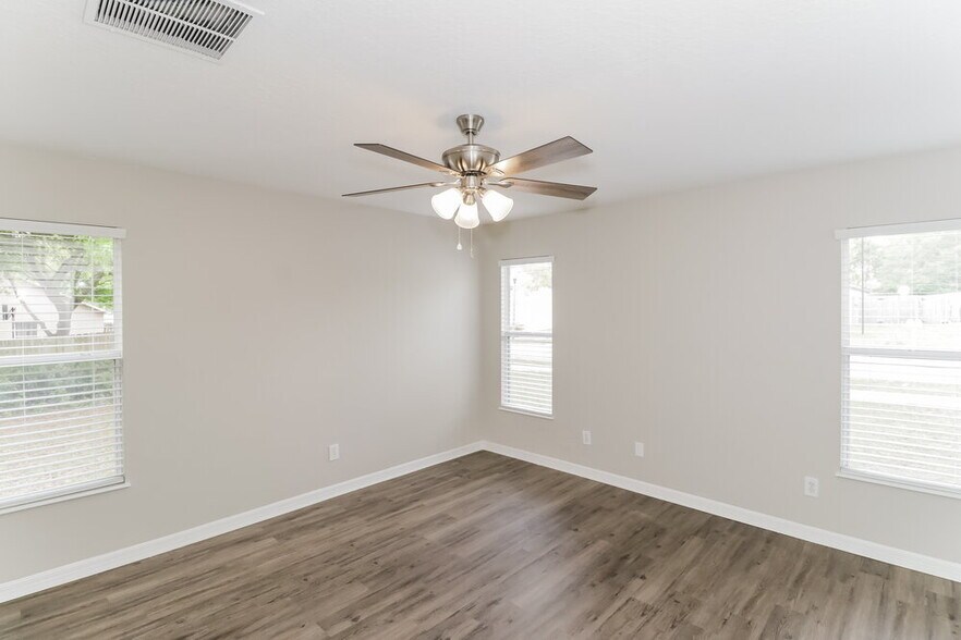 Building Photo - 2213 Merry Rd