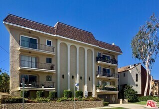 Building Photo - 1097 S Bedford Dr