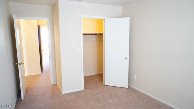 Building Photo - 4704 English Ivy Ct