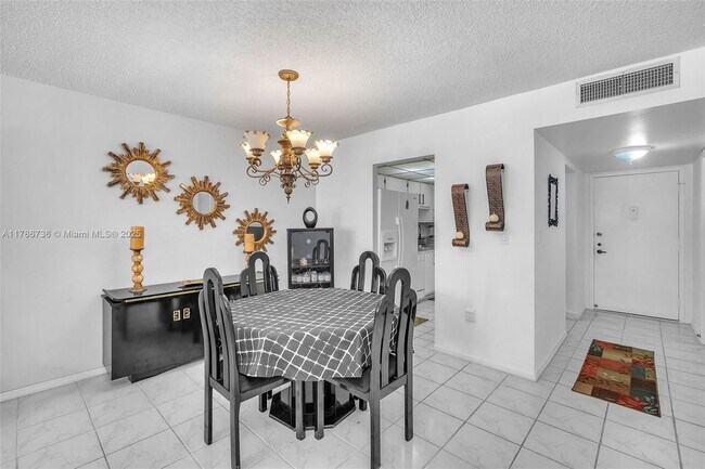 Building Photo - 1400 St Charles Pl